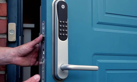 yale-doorman-smart-lassmed-installation