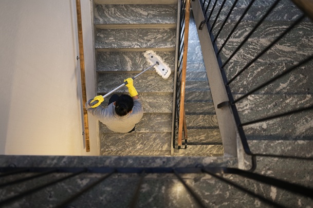 Trappstädning för din bostadsrättsförening