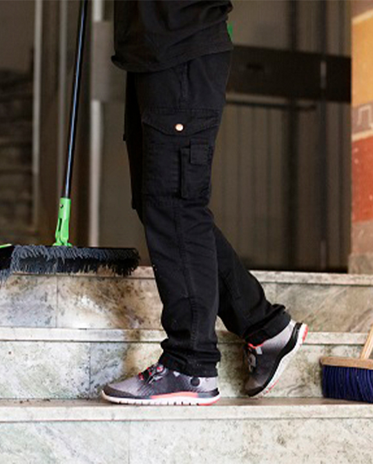 St&auml;dfirma i Str&auml;ngn&auml;s